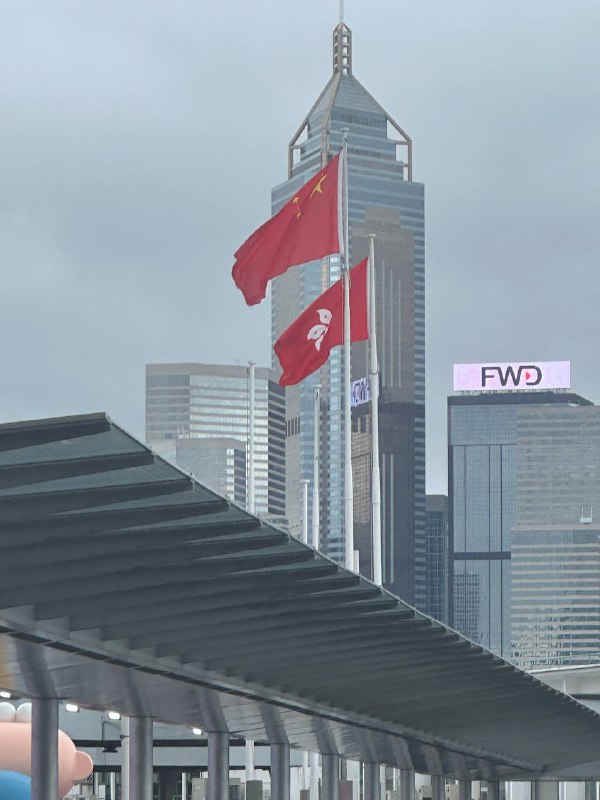 #香港 #实体卡 #购卡—————————🇭🇰 中国香港 线下SIM购买不完全指北—————————需要准备：一定数额的港纸 （极力推荐）八达通（实体店/便利店）推荐ApplePay版支付宝/微信 不推荐，有汇率差POS机刷卡，不推荐—————————几个地点：香港深水埗区鸭寮街（港卡朝圣地）3Shop（3HK专营）丰泽（Haha圣地）7-Eleven（Club 58HKD专营）重庆大厦三哥（有些冷门卡）—————————值得购买（针对内地漫游）：牢鸭街：CTHK，中国电信澳门旗下的子品牌